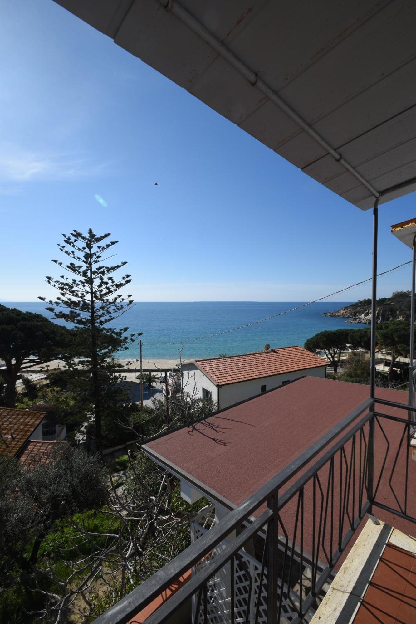 Appartamenti Cavoli - Vista Mare Con Terrazze, Clima E Posti Auto Spiaggia di Cavoli 외부 사진