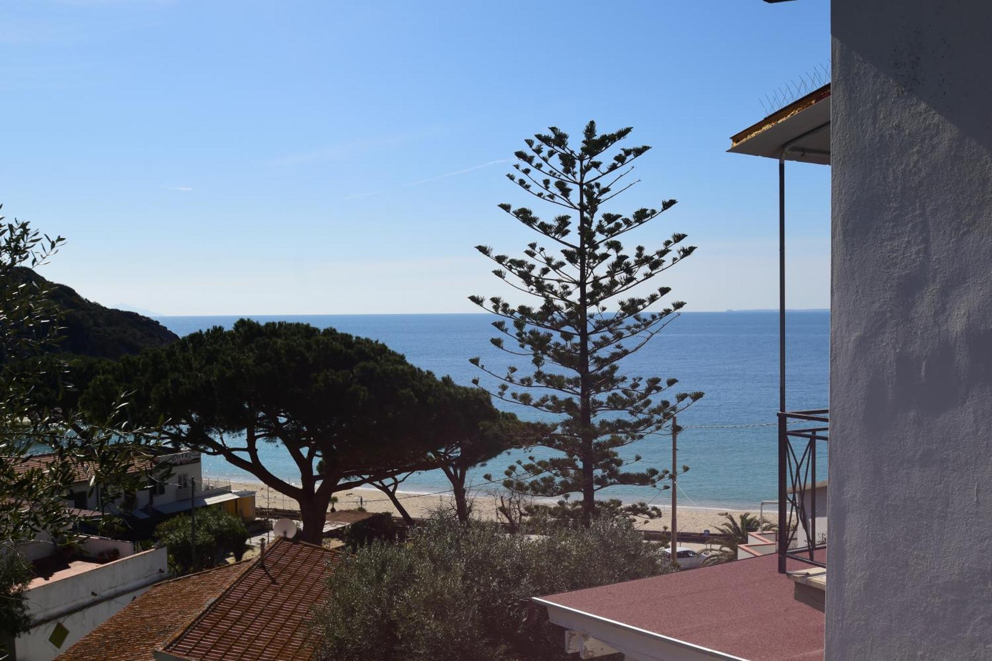 Appartamenti Cavoli - Vista Mare Con Terrazze, Clima E Posti Auto Spiaggia di Cavoli 외부 사진