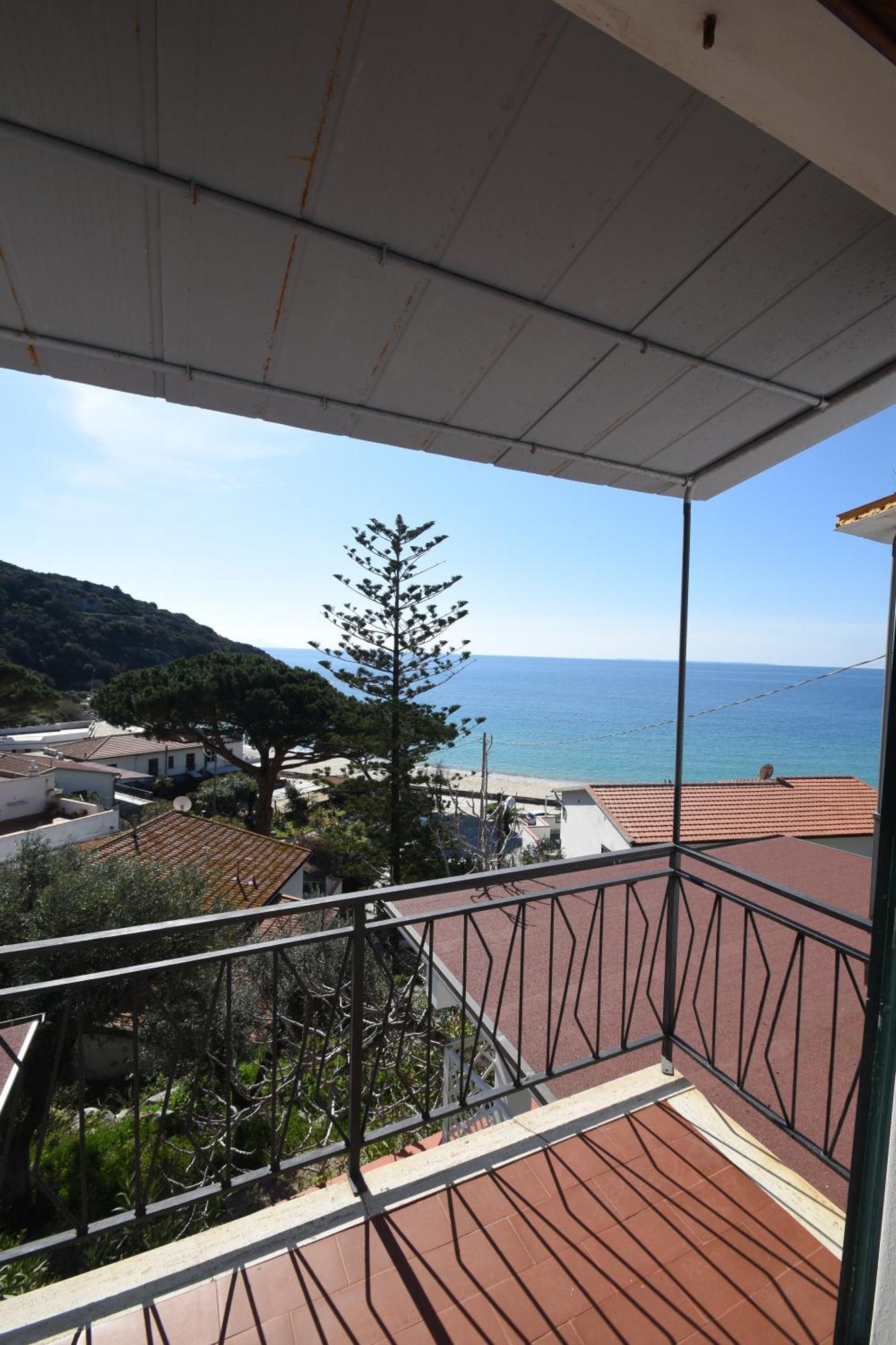 Appartamenti Cavoli - Vista Mare Con Terrazze, Clima E Posti Auto Spiaggia di Cavoli 외부 사진